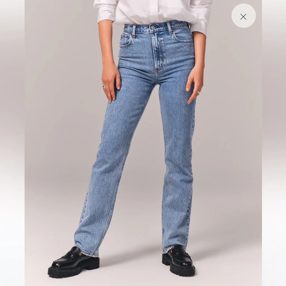 Abercrombie Ultra High Rise 90s Straight Jean - Picture 3 of 7